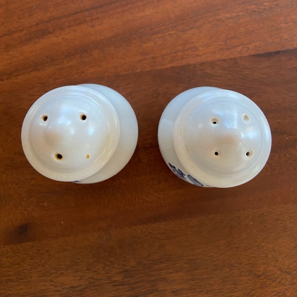 Pfaltzgraff Salt and Pepper Set - Picture 3 of 4